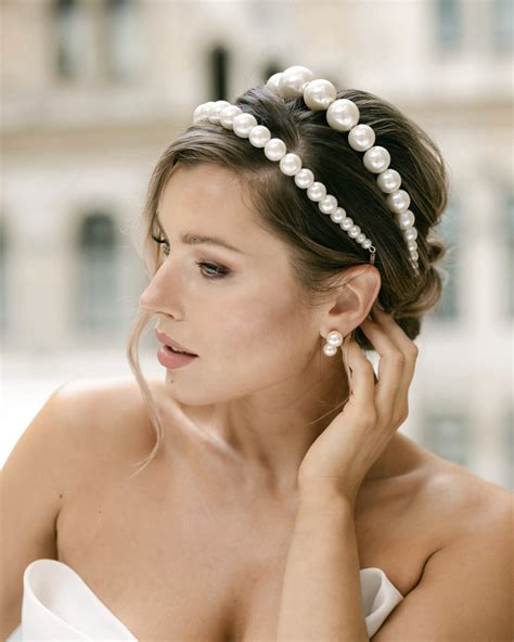 How to Choose the Perfect Wedding Accessories: A Timeless Guide for