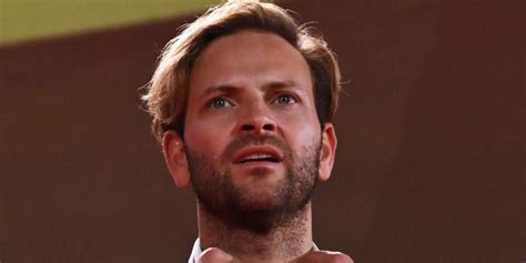 alessandro borghi  rocco siffredi nella serie tv netflix supersex