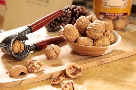 Картинка Пища шишка Грецкий орех Орехи Крупным планом