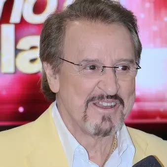 carlos villagrán net worth