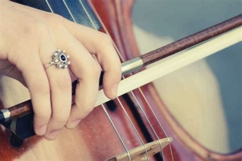 Cello Vs Violin - What are the Differences? - Musical Instrument Pro