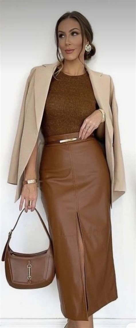 Look Saia De Couro Marrom - Saia de couro marrom | Moda marrom, Look social feminino