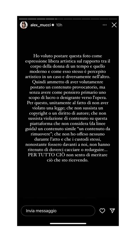 É polemica per le due influencer che si sono fotografate seminude