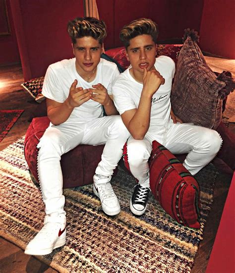 THAT LOOK😍😍😍 | Martenez twins, Martinez twins emilio, Martinez twins