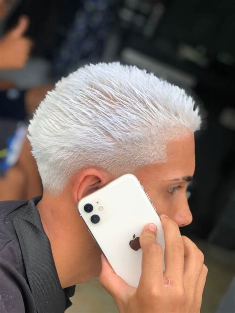 Nevou No Cabelo Masculino - Neve ️ | Cabelo todo branco masculino, Nevou cabelo americano, Nevou ...