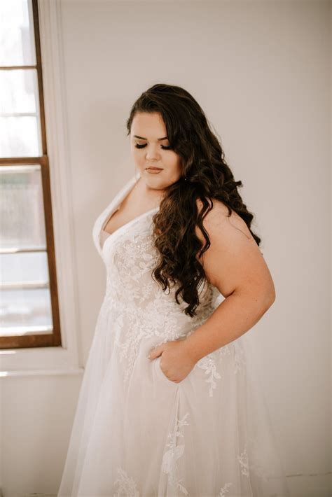 Nera Bianca Bridal — Black Tie & White Satin - Fremont Nebraska's
