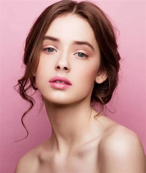 The Soft Girl Makeup Trend: All the Secrets You Need to Know – Gloss Girly