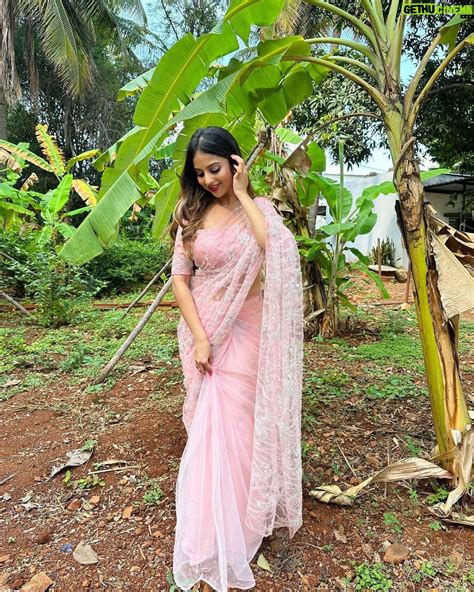 actress niveditha gowda hd instagram   wallpapers