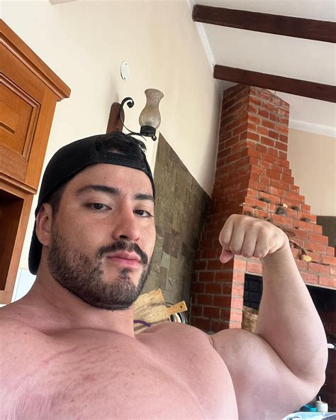 Bicep Stretch Marks