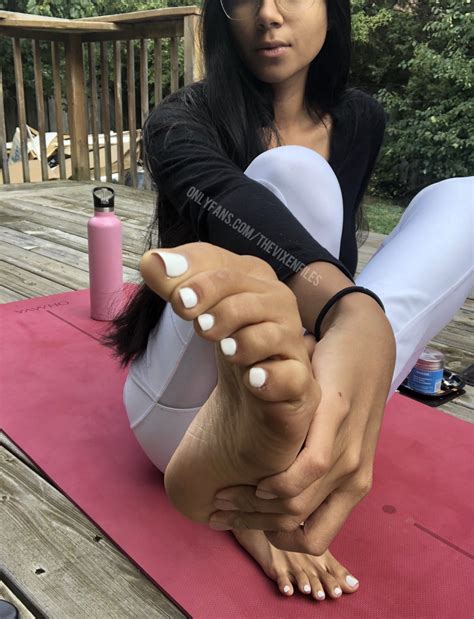 Vanessa Jay Vain's feet
