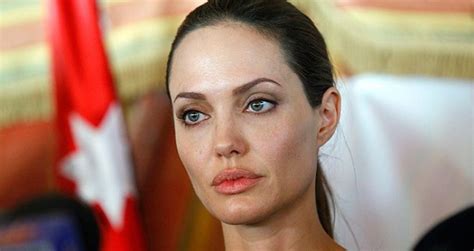 Svi detalji operacije dojki Angeline Jolie... | DEPO Portal
