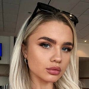 Daniella Hemsley - Age, Family, Bio | Famous Birthdays