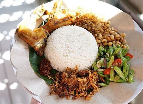 kuliner khas lombok  perlu  coba tribrata news jogja