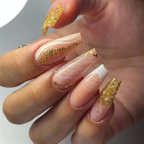 Unha Com Folha De Ouro Delicada - Unha Decorada Folha De Ouro - Unha Decorada Simples