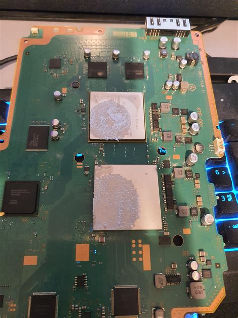 The factory applied thermal paste on this PS3 : r/techsupportgore