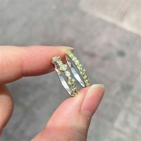 Nhẫn Hidden Peridot Facet (11 viên)