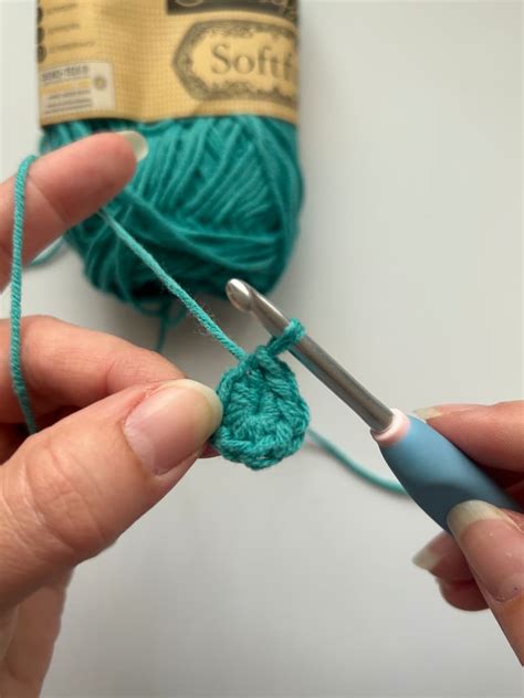 How To Make Crochet Magic Ring The Easy Way - Blue Star Crochet