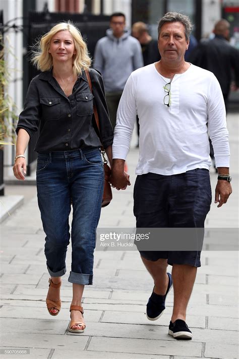 Lisa Faulkner's feet