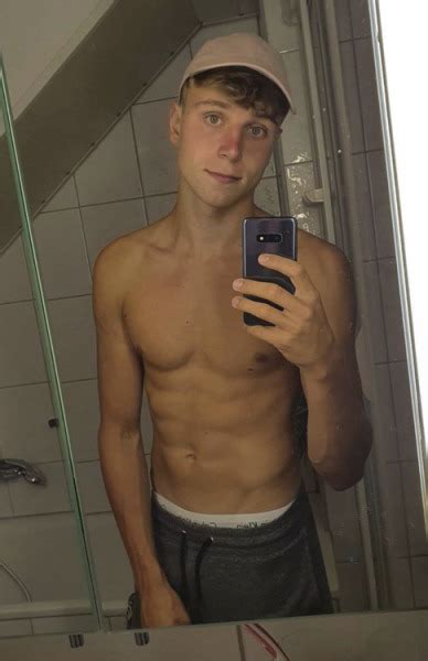 hot studs | boxer bulge | muscle twinks – @twinkbulge on Tumblr