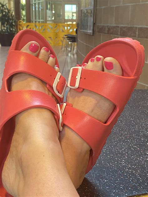 New shoes make a slow work day better : r/VerifiedFeet