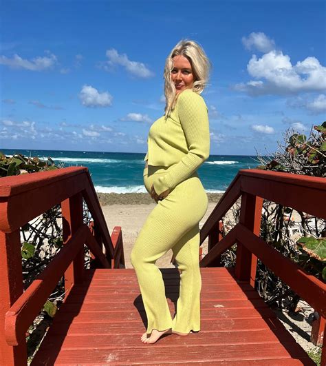 KAROLINE LEAVITT | Happy Sunday 😇🍋‍🟩💚🌴🙏 | Instagram