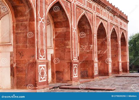 interior view  humayun  tomb  mughal emperor humayun designed