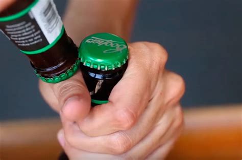 Как открыть бутылку лимонада без открывалки
