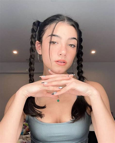 charli d'amelio n u d e 6