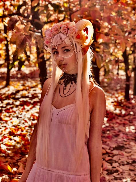 Elf cosplay | Elf cosplay, Sci fi concept art, Anime elf