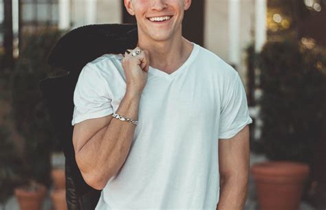 tips berpakaian  pria bertubuh pendek matalelakicom