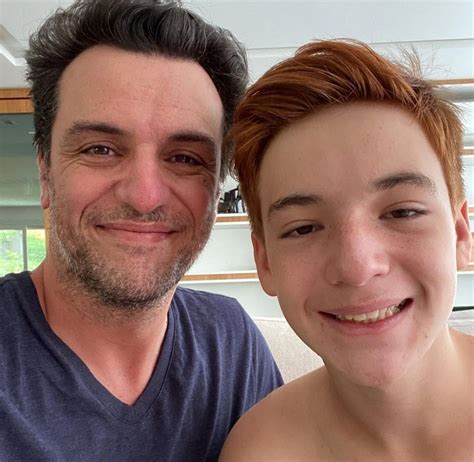 Quem É A Mãe De Rodrigo Lombardi - Filho único de Rodrigo Lombardi faz 17 anos e ganha declaração da mãe ...