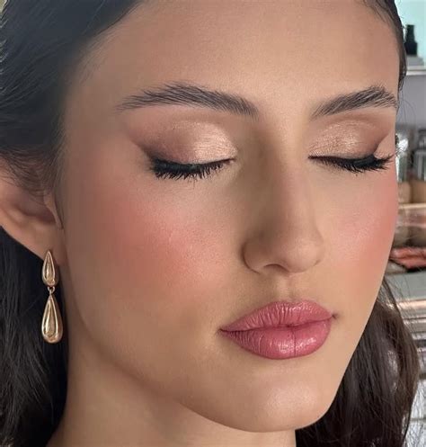 Maquiagem Clássica E Elegante - Maquiagem clássica e elegante | Make com delineado marrom, Maquiagem ...