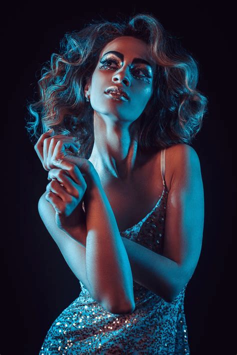 35 Self Portrait Ideas – Cool Self Portrait Photography Ideas | Self