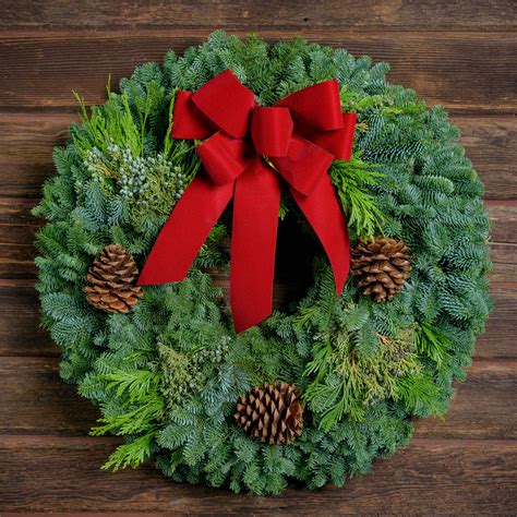 Christmas Wreaths for the Holidays - Xmas Wreaths for Front Door ...