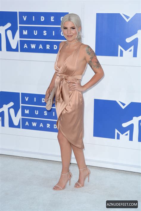 CARLY AQUILINO Feet - AZNudeFeet