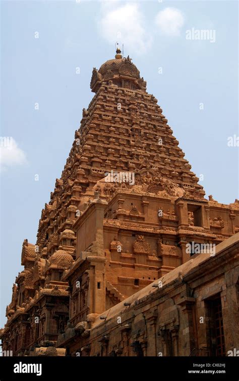 Thanjavur Brihadeeswarar Temple Architecture and Gopuram View with Various Hindu Gods sculpture ...