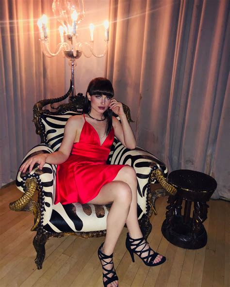 Natalie Mars | Scrolller