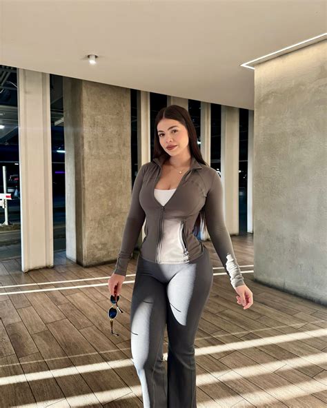 𝑪𝒂𝒎𝒊𝒍𝒂 𝑽𝒂𝒍𝒆𝒏𝒄𝒊𝒂 | Chiquitita hermosa💋 Outfit completo de @shein_mex