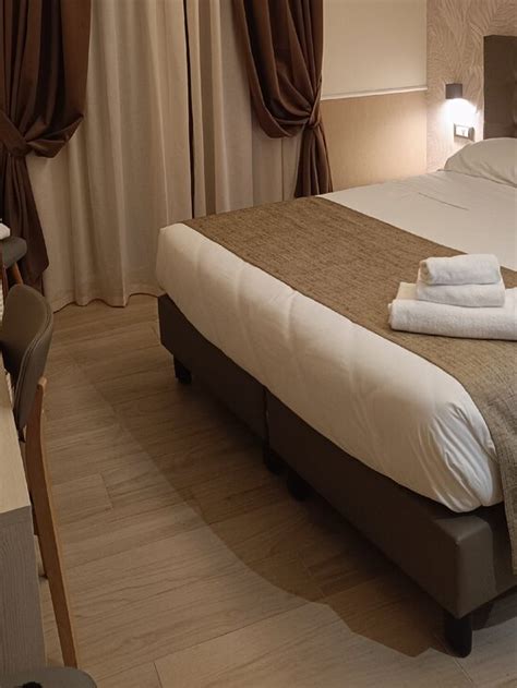 HOTEL MAXIMUS (Rome, Italië) - foto's, reviews en prijsvergelijking ...