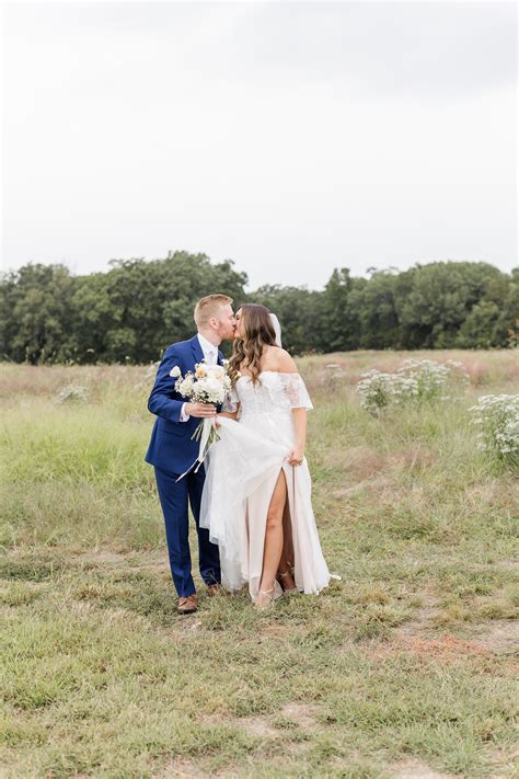 Wedding Photographer at The Venue at Wildflower Ridge | Bella Faith