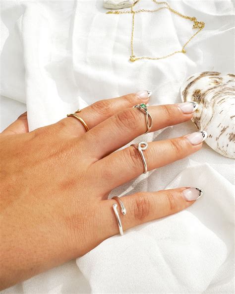 AVA Jewelry | Our unique ring from the latest collection🐚💍 •Enlace Ring