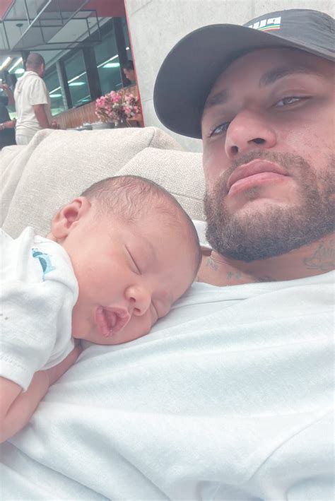 Foto: Neymar tem compartilhado como está sua recuperação do joelho ao