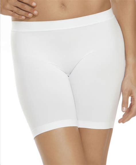 These Are The Best Fabrics To Prevent Thigh Chafing