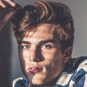 Zach Cox - Age, Family, Bio | Famous Birthdays
