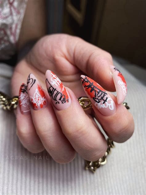 Маникюр | Graffiti nails, Fake nails designs, Grunge nails