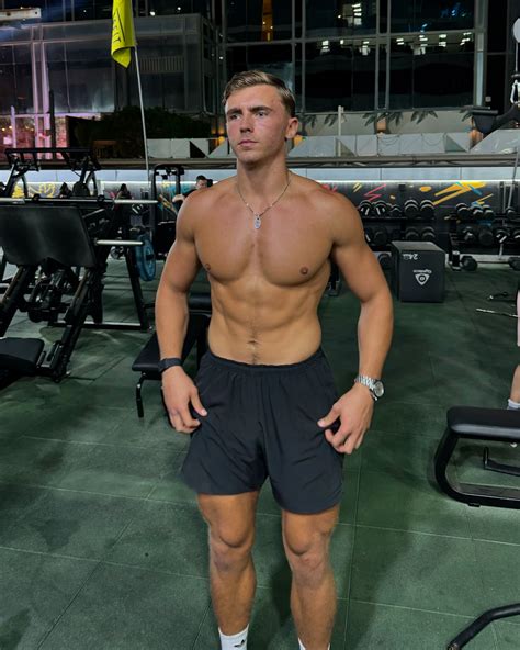 Mason | Personal Trainer & Online Coach (@masonmcfitness) • Instagram
