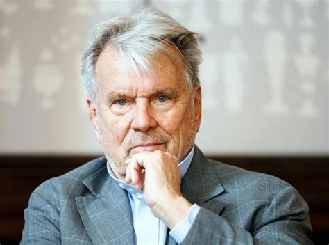 Benkos tiefer Fall