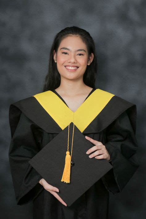 graduation toga pictures