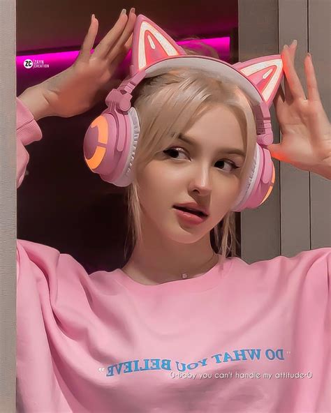 Pin by Fatima Butt on Self portrait photography | Gamer girl, Cute