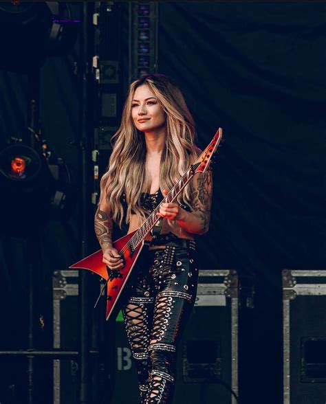 KIKI WONG | A rare live shot of me semi-smiling normally trying to play